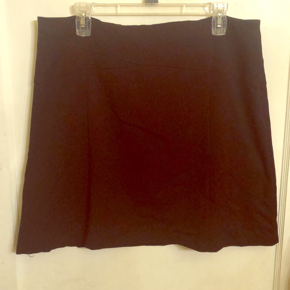 Black above knee size 14 Elle skirt